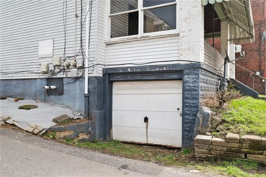 1008 Chartiers Ave, Pittsburgh, PA 15220 - #3