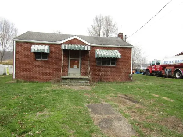 1353 Front St, Crescent, PA 15046