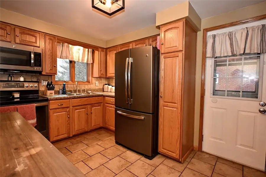 106 Neilson Dr., Clairton, PA 15025 - #3