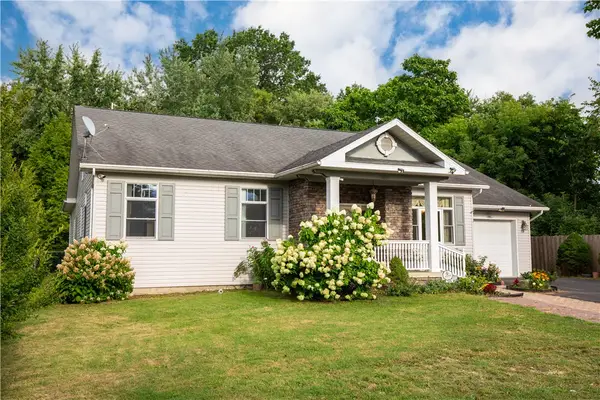 504 N Buhl Farm Dr, Hermitage, PA 16148