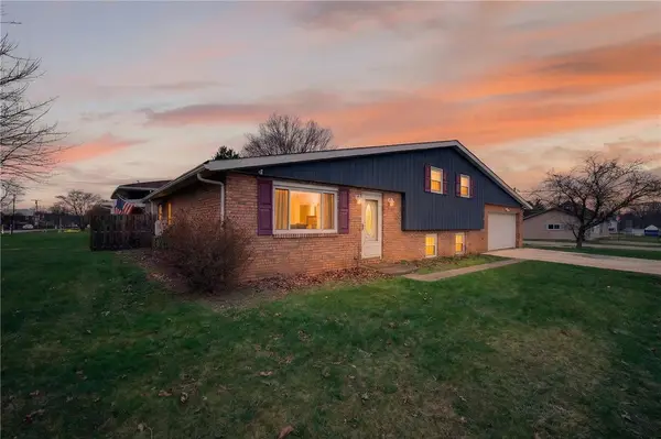 201 Golf Ave, Ellwood City, PA 16117