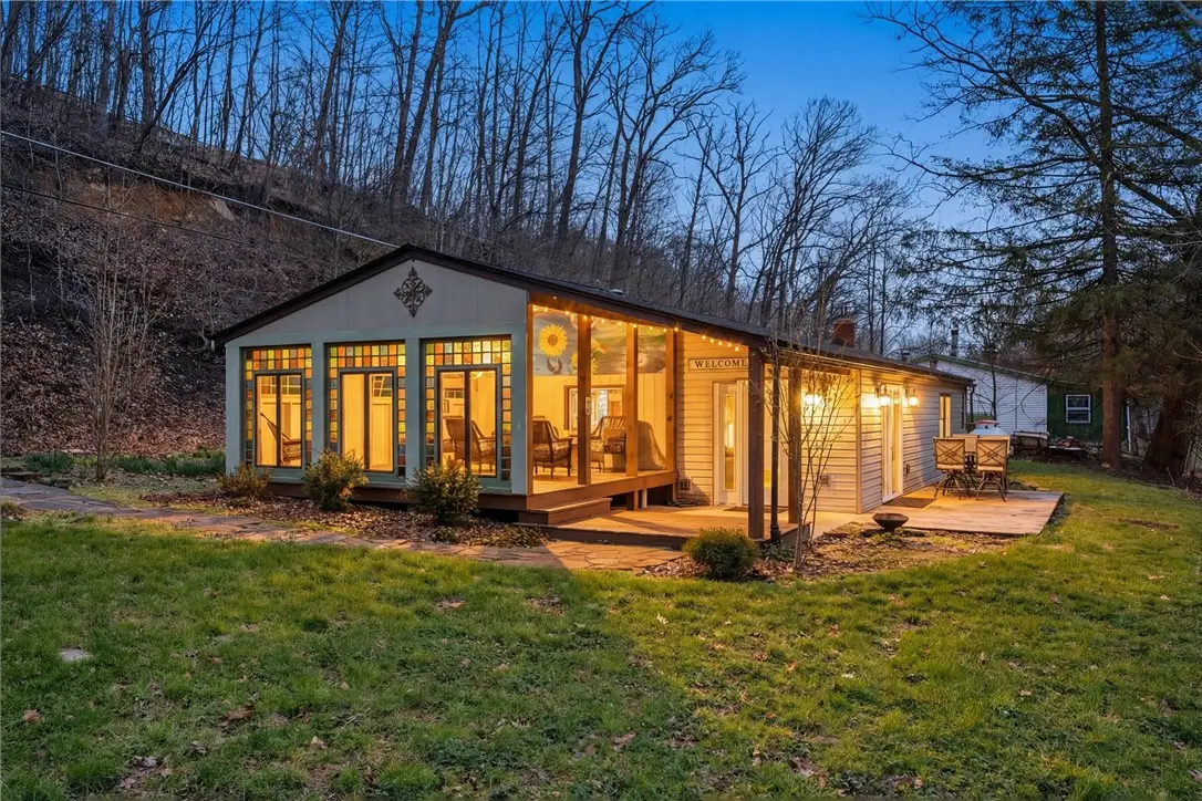 142 Twin Lakes Dr, Zelienople, PA 16063 - #1