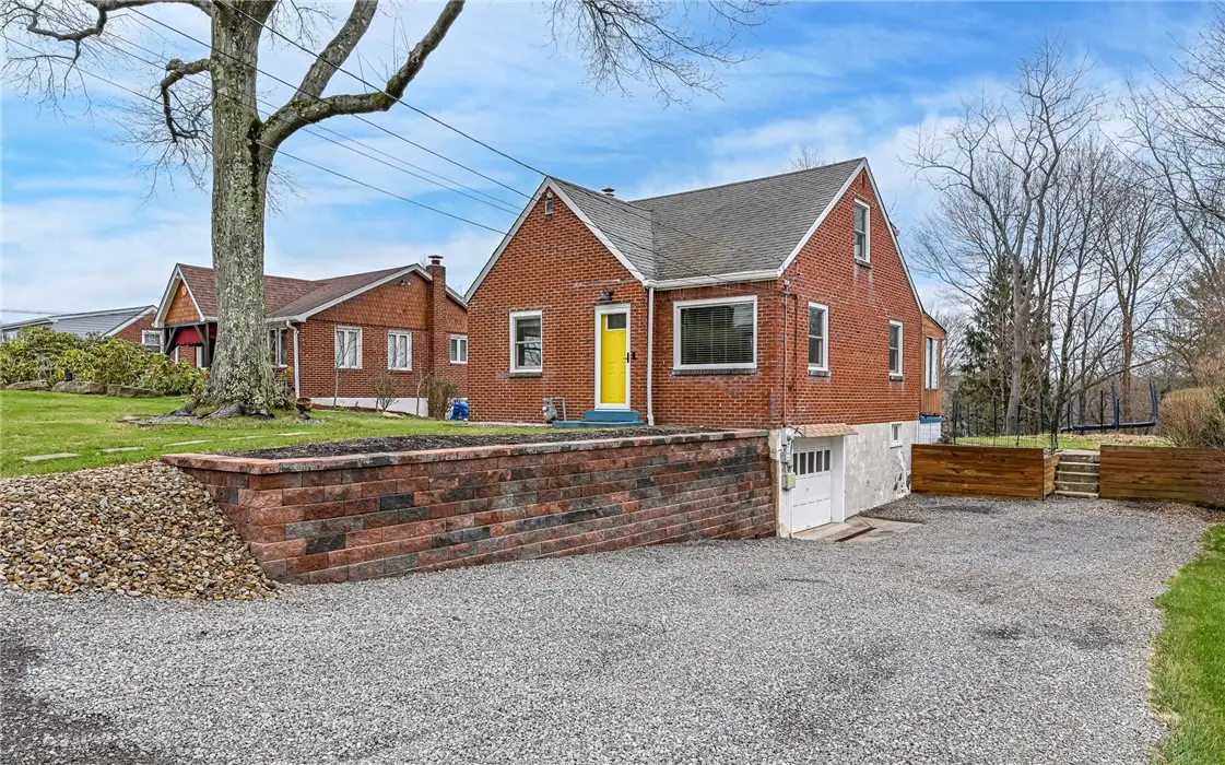 3900 Bonita Dr, Allison Park, PA 15101 - #1