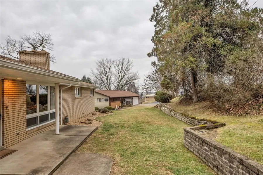 15 Pleasant Dr, Monessen, PA 15062 - #3