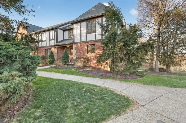 1585 Stone Mansion Dr, Sewickley, PA 15143