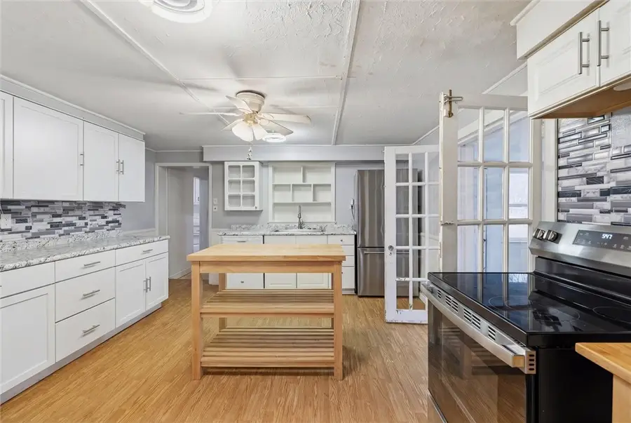 438 Lindsay Rd, Zelienople, PA 16063 - #3