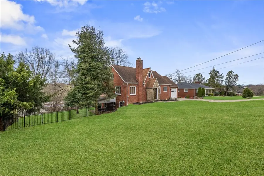 1110 10th St, Irwin, PA 15642 - #2