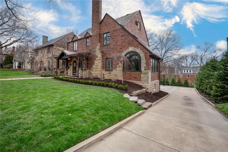 1401 Navahoe Dr, Pittsburgh, PA 15228 - #2