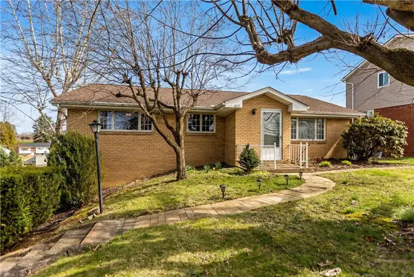 427 Carolina Dr, Oakdale, PA 15071