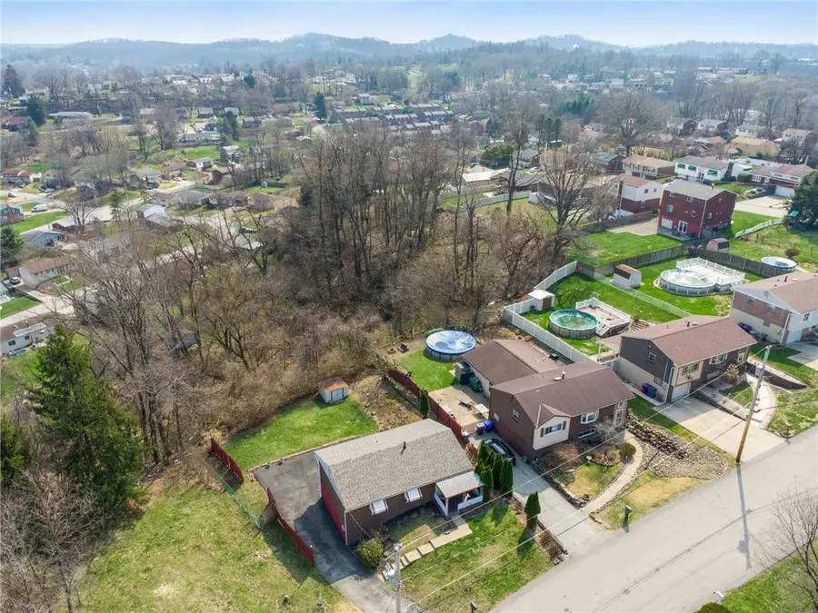 428 Crestview Dr, Pittsburgh, PA 15239 - #3