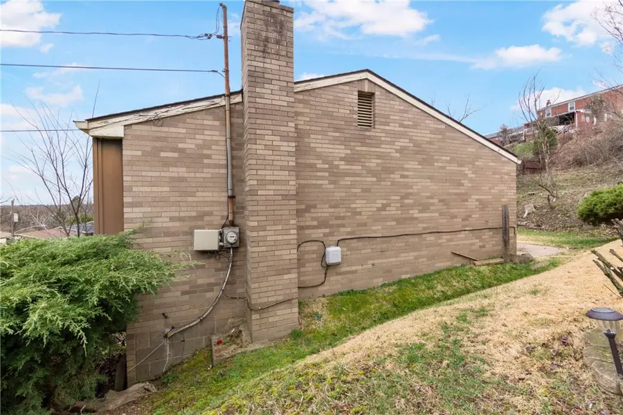 124 Preston Dr, Braddock, PA 15104 - #3