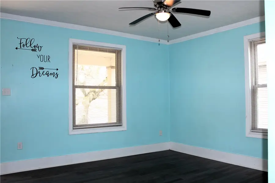 1089 Main Street, Coraopolis, PA 15108 - #2