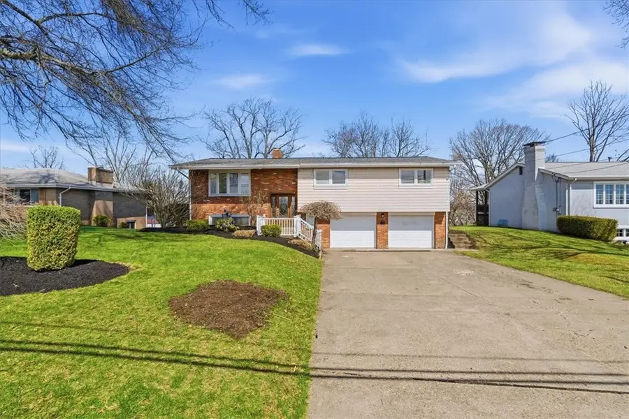 611 Longvue Dr, Houston, PA 15342 - #2