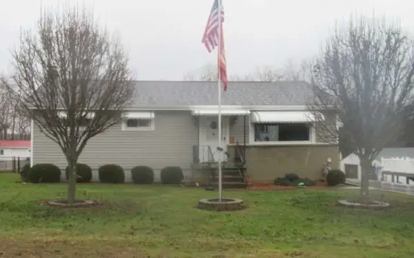 1421 Davidson St, Wampum, PA 16157