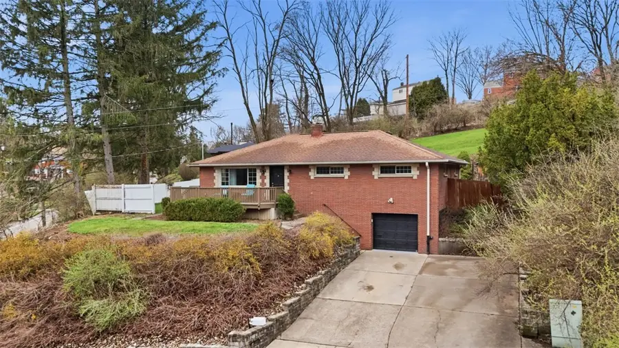 2386 Crestview Rd, Pittsburgh, PA 15216 - #2