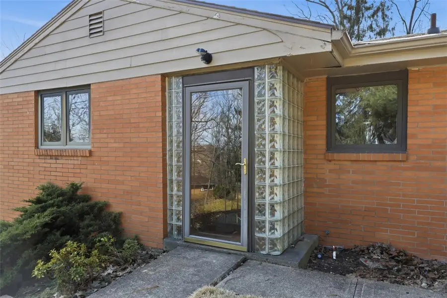 239 Byron Rd, Pittsburgh, PA 15237 - #2