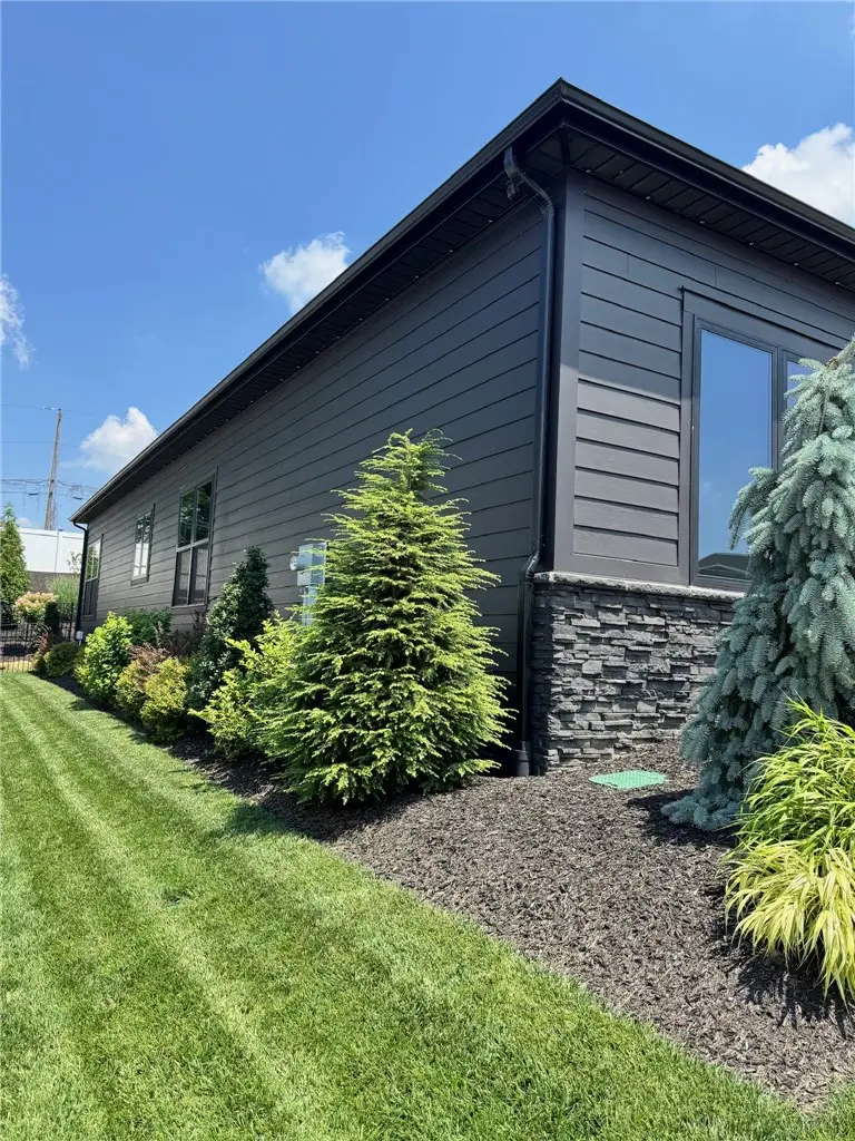 1007 Honey Locust Dr, Jeannette, PA 15644 - #3