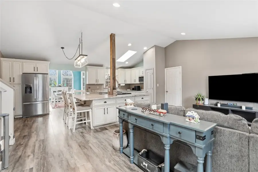 587 Kimble Dr, Glenshaw, PA 15116 - #2