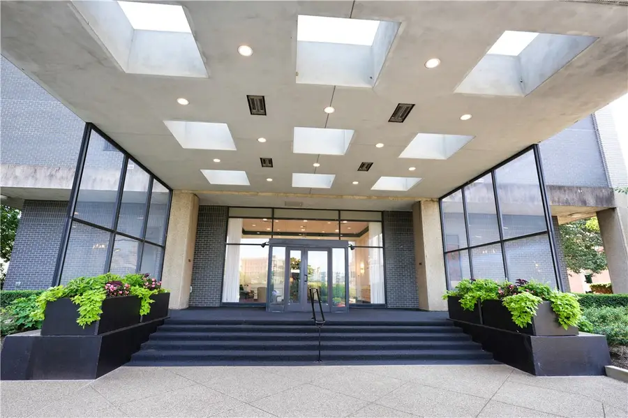 112 Washington Place #18A, Pittsburgh, PA 15219 - #2