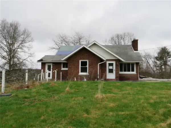 1878 Bakerstown Rd, Tarentum, PA 15084