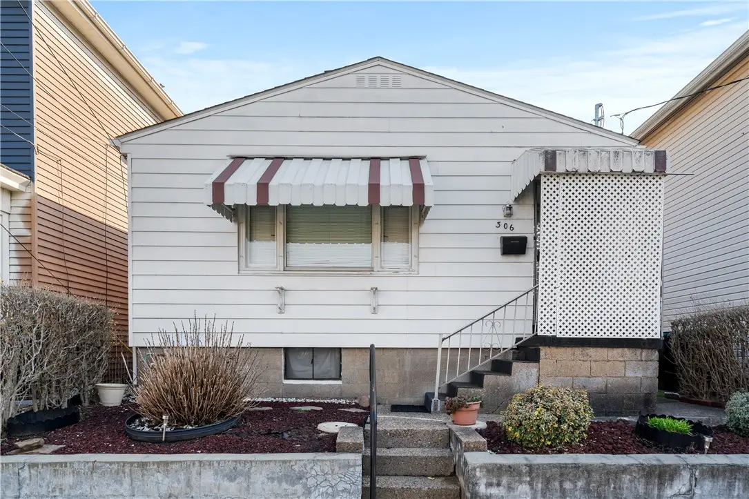 306 Allegheny St, Tarentum, PA 15084 - #1