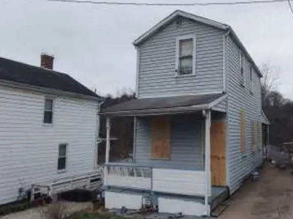 3 Short St, Elrama, PA 15038