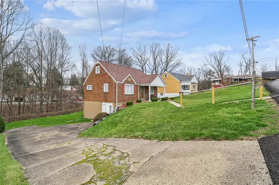 120 Forest Dr, Irwin, PA 15642 - #2