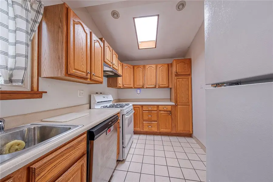 513 Catherine St, Greensburg, PA 15601 - #3