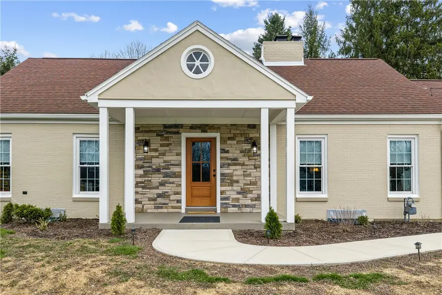 557 Morningstar Dr, Ellwood City, PA 16117 - #2