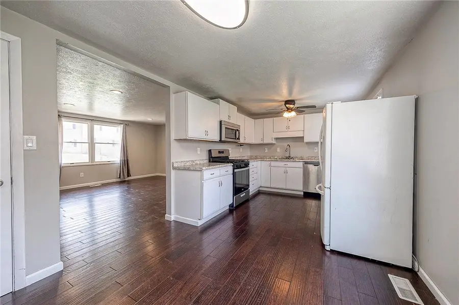 646 Harborview Dr, Pittsburgh, PA 15239 - #2