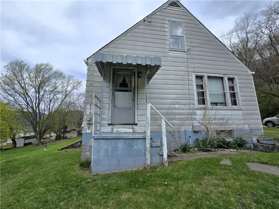 908 Walnut St, Bolivar, PA 15923 - #3