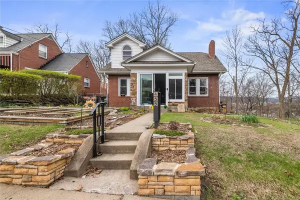 455 Argonne Dr, New Kensington, PA 15068