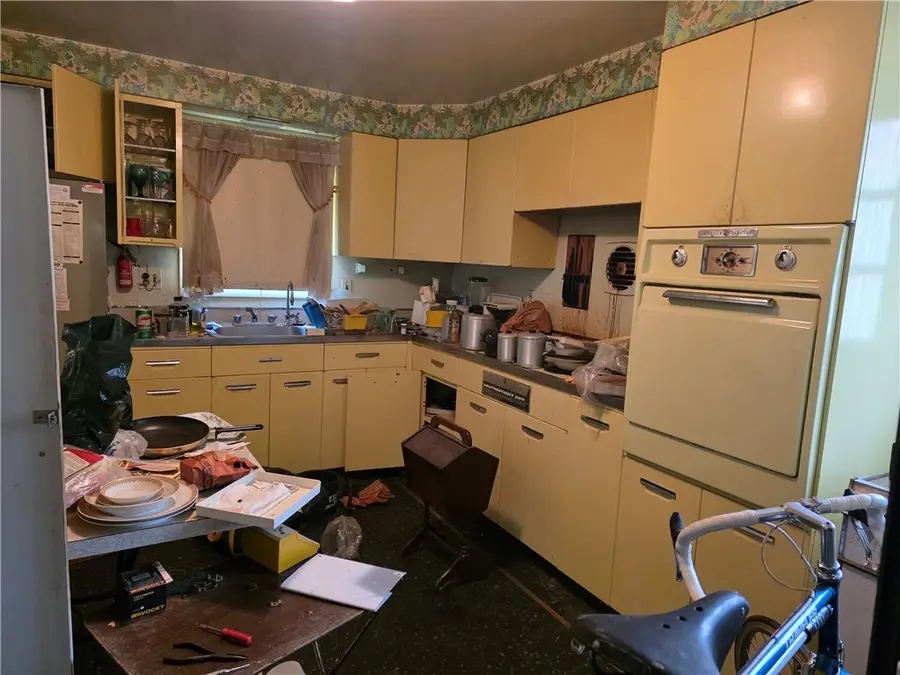 45 Iroquois Dr, Pittsburgh, PA 15228 - #3