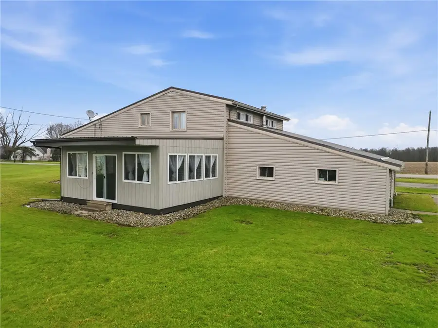 37 Carlisle Rd, Transfer, PA 16154 - #2