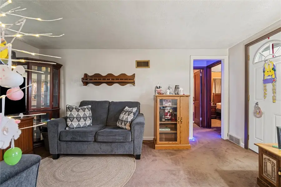 1104 Leslie St, Sharon, PA 16146 - #2