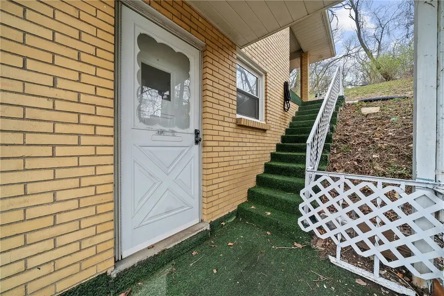 1353 Bower Hill Rd, Bridgeville, PA 15017 - #2