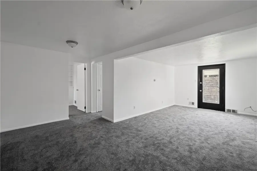 912 Hillsboro St, Pittsburgh, PA 15204 - #2