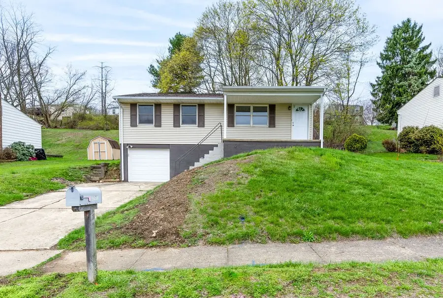 3272 Bradbury Dr, Aliquippa, PA 15001 - #2