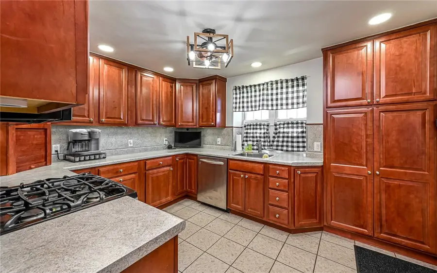 212 Montclair Ave, Pittsburgh, PA 15237 - #2