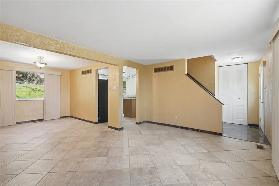 720 Blueberry St, West Mifflin, PA 15122 - #3