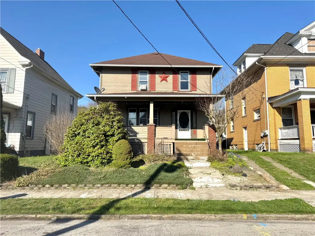 904 W Clayton St, New Castle, PA 16102 - #1