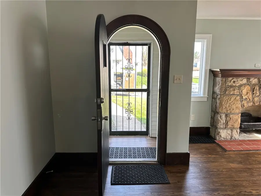 366 White Ave, Sharon, PA 16146 - #2