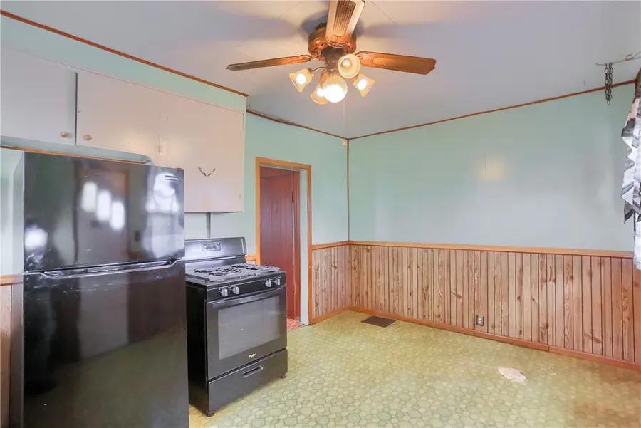 806 1/2 Harrison St, New Castle, PA 16101 - #2