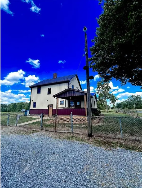 4217 Hillsville Rd, Pulaski, PA 16143