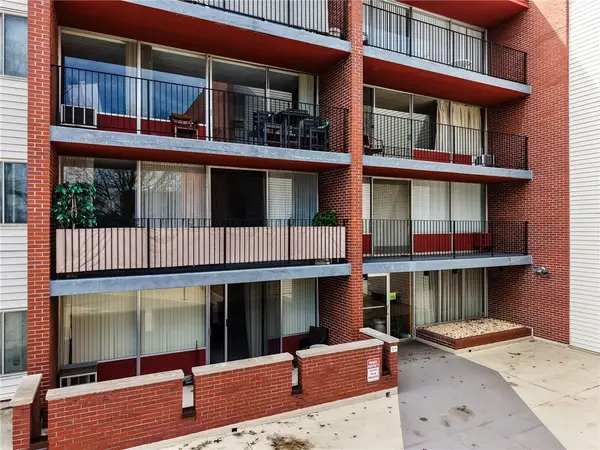 446 Hoodridge Dr #201, Pittsburgh, PA 15234