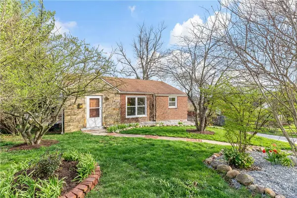 208 Creston Dr, West Mifflin, PA 15122