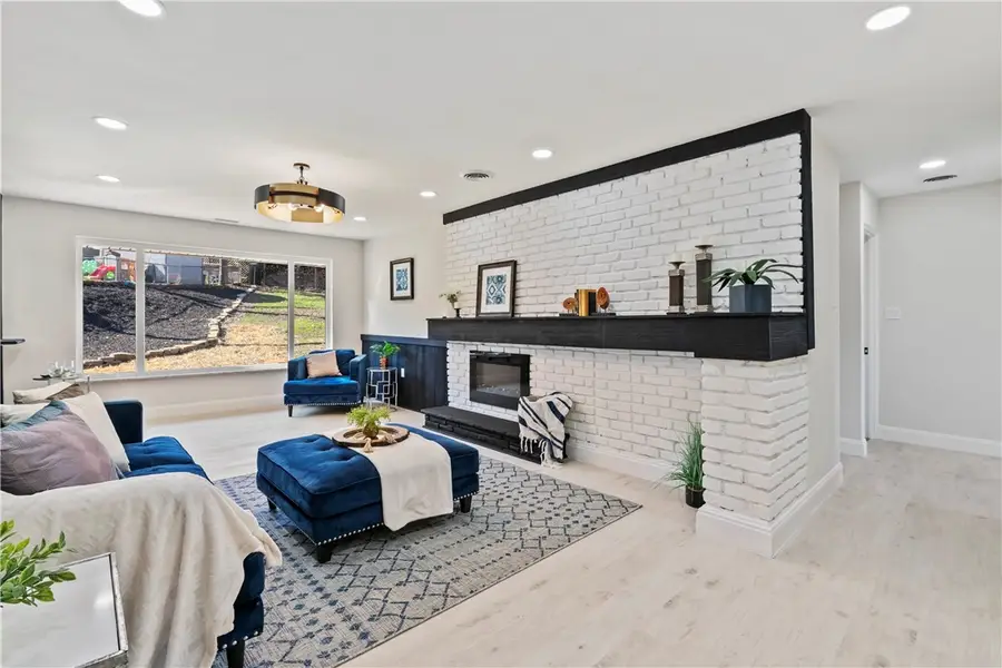 350 Mowry Dr, Pittsburgh, PA 15236 - #3