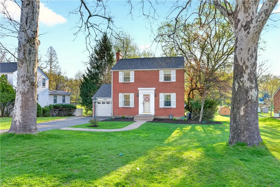 2808 Herron Ln, Glenshaw, PA 15116 - #2