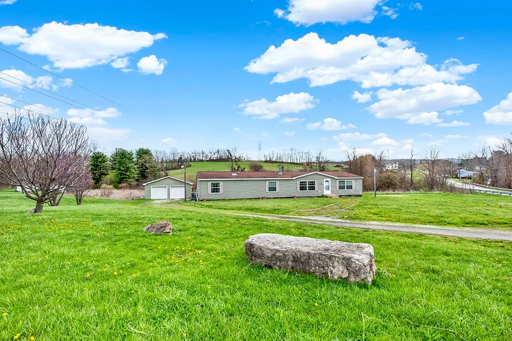 2533 W Crawford Ave, Connellsville, PA 15425 - #1