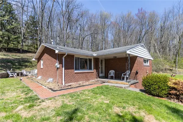 113 Center St, Evans City, PA 16033